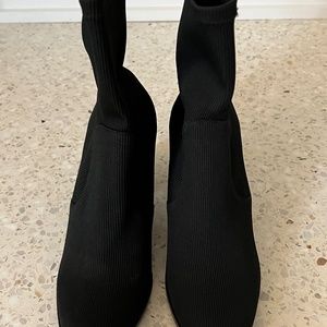 NWOT Chinese Laundry CRAZE KNIT BOOTIE Black 7.5 US
